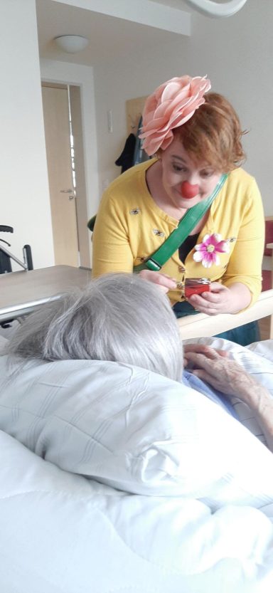 Frau E. weint „Mama, Mama...“